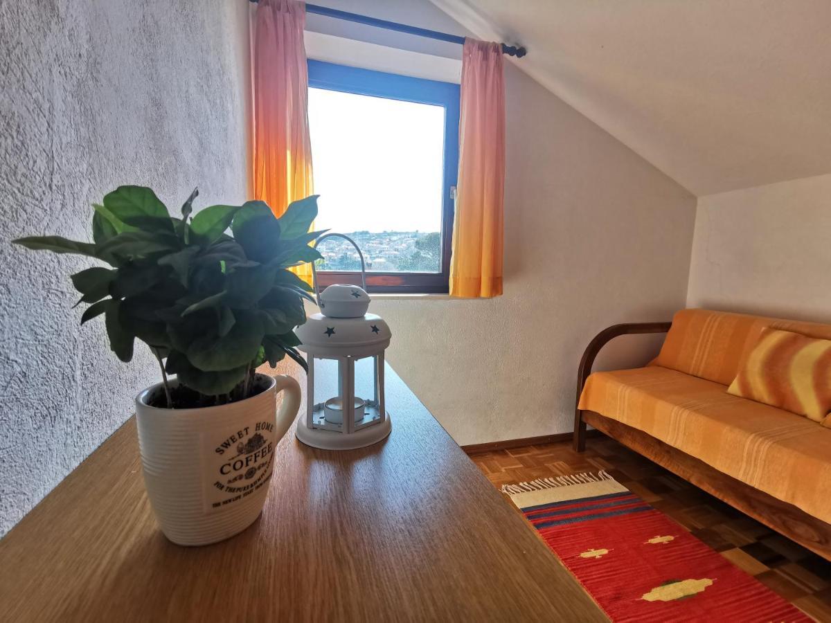 Ela Apartment *