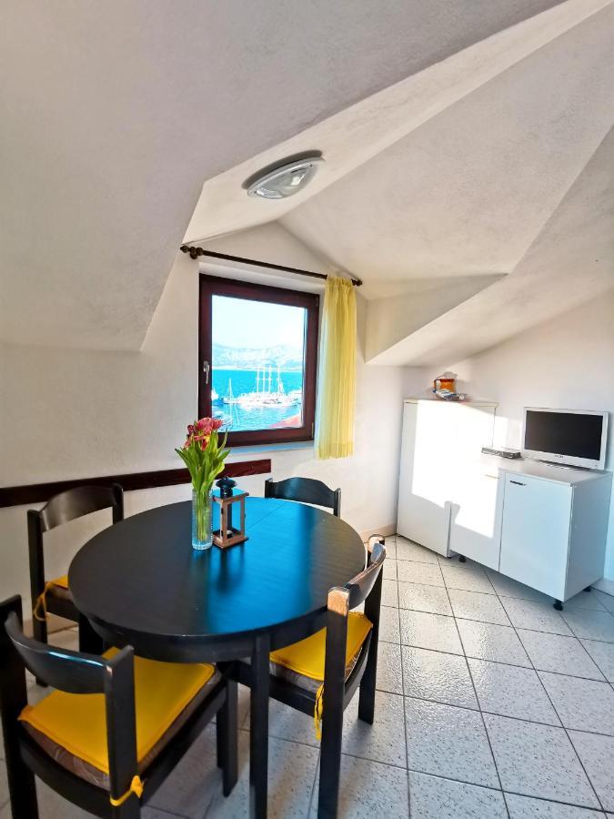 Apartment Ela Postira
