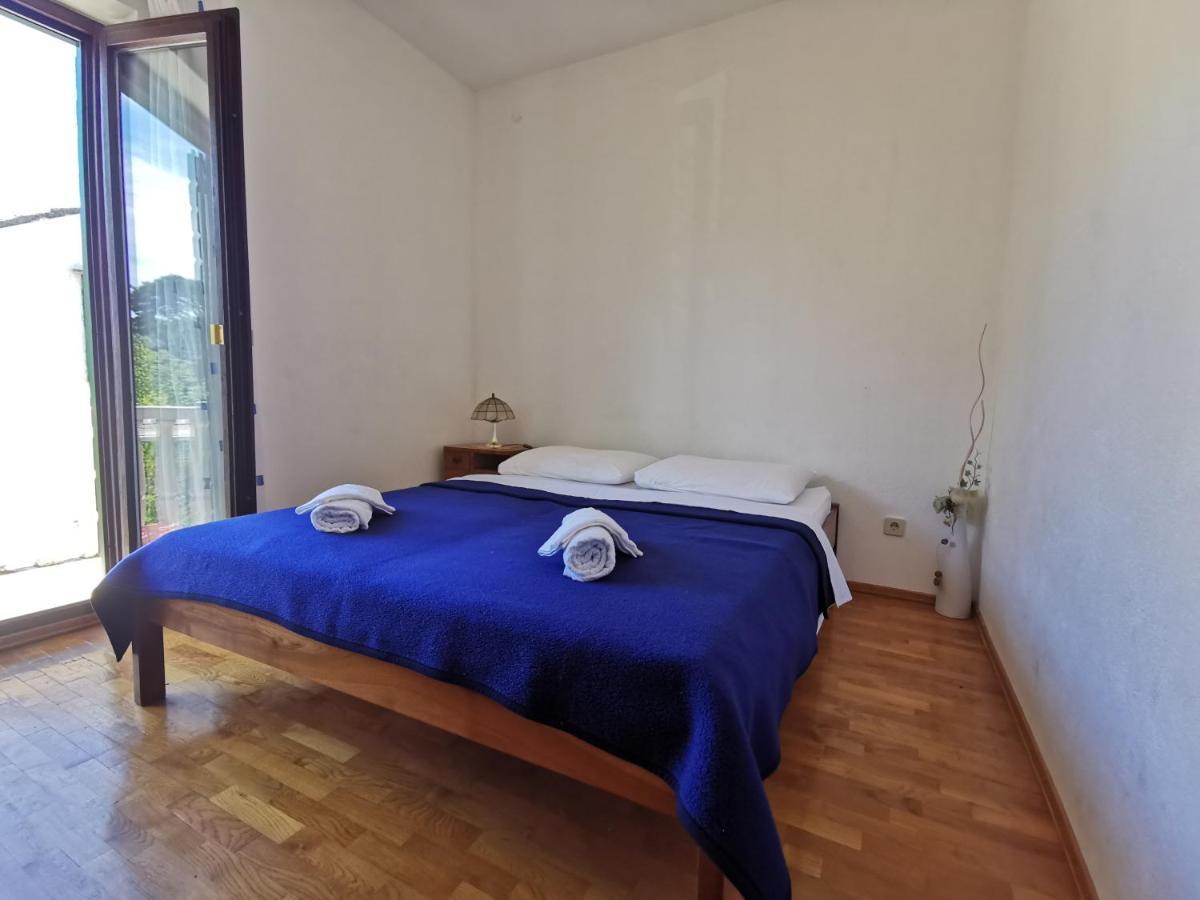 Ela Apartment *